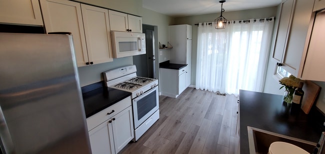 1576 Dundee Dr, Wheaton, IL 60189 - photo 6