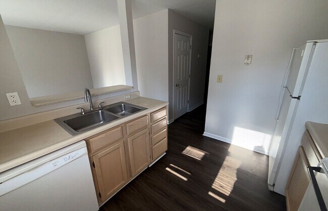 3227 Bishop St unit 3227-06, Cincinnati, OH 45220 - photo 2