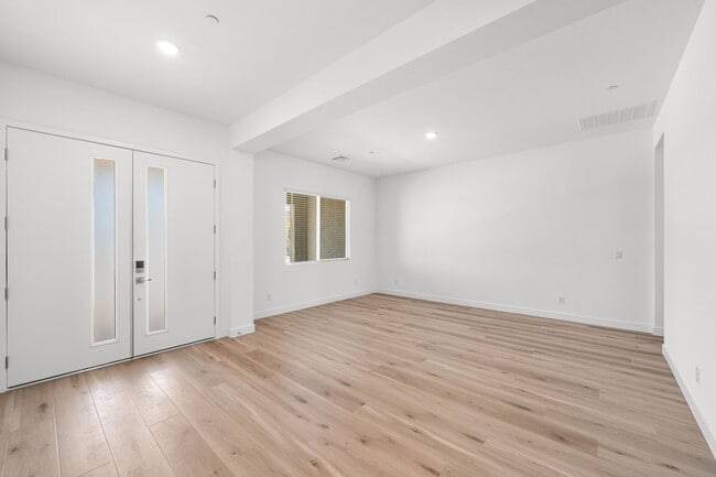 205 Caldwell Crest Ct, Henderson, NV 89015 - photo 2