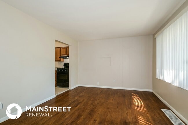 10117 Crown Point Dr, Saint Louis, MO 63136 - photo 3