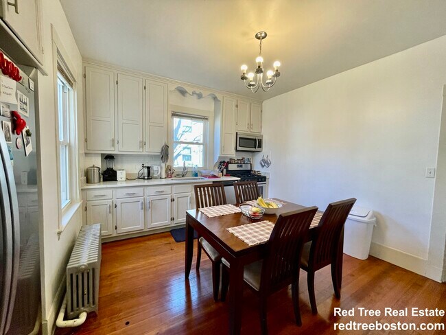 150 Babcock St unit 1, Brookline, MA 02446 - photo 5