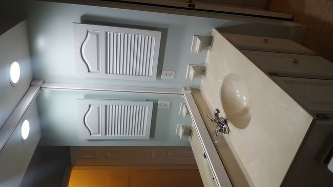 1802 Woodbridge Commons Way unit 2, Iselin, NJ 08830 - photo 7