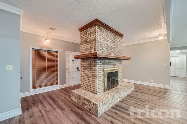 3944 River Dr SW, Lilburn, GA 30047 - photo 2