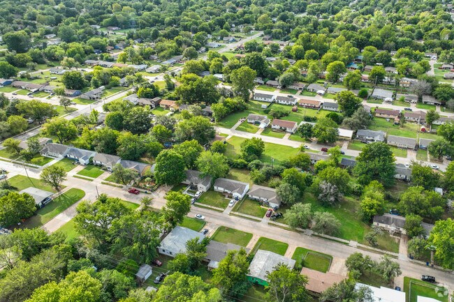Bungalows and cottages from the 50s and 60s are common in Chamberlain neighborhood.