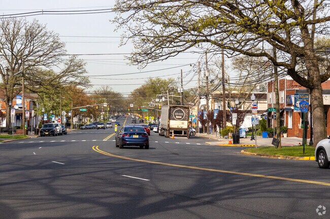 The Boulevard is the main thoroughfare through Kenilworth.