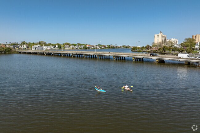 Deal Lake sits in the center of Interlaken and is home to kayakers and other water activities.