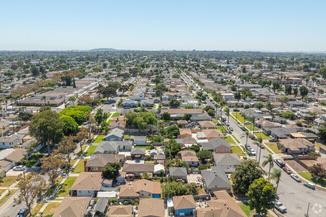 For those favoring a strategic location, Longwood provides convenient freeway access.