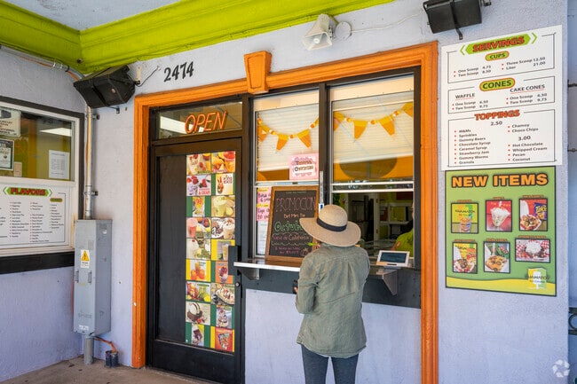 Guanatos serves unique ice cream flavors like avocado and rose petals.