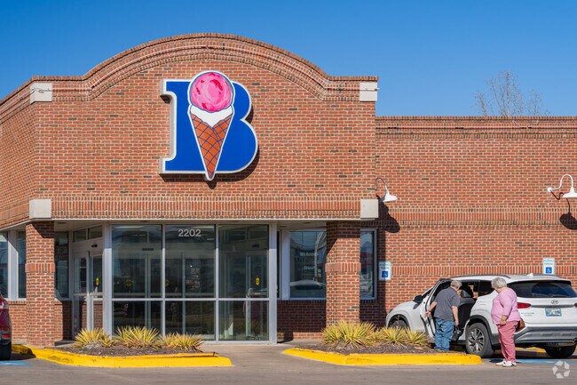 Braum's Ice Cream & Dairy Store, near MacArthur Park, is known for its sweet offerings.
