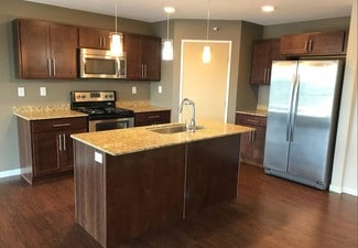 2720 36th St S, Moorhead, MN 56560
