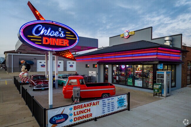 Chloe's Diner takes customers back in time to the 1950's.