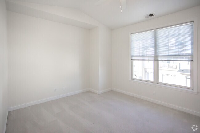 1BR, 1BA - Cranbrook - Bedroom