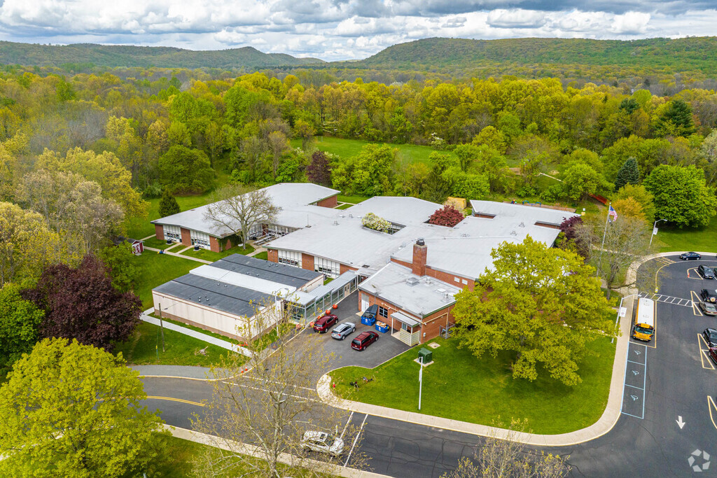 Willow Grove Elementary School serves the students living in Hackettstown.