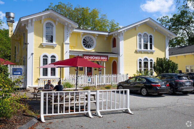 Oz ‘n Bones BBQ is a local favorite for patio dining in Colchester.