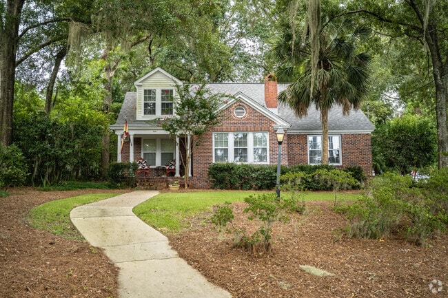 The Park Avenue Historic District of Downtown  is where you'll find many single-family homes.