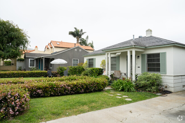 There are a variety of luxury homes throughout Bird Rock.