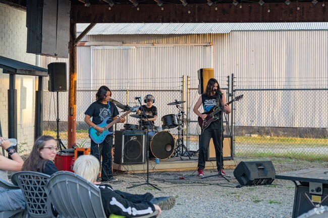 Blackstrap Hall has live bands play weekly for Gainesville Cotton Mill Villages.