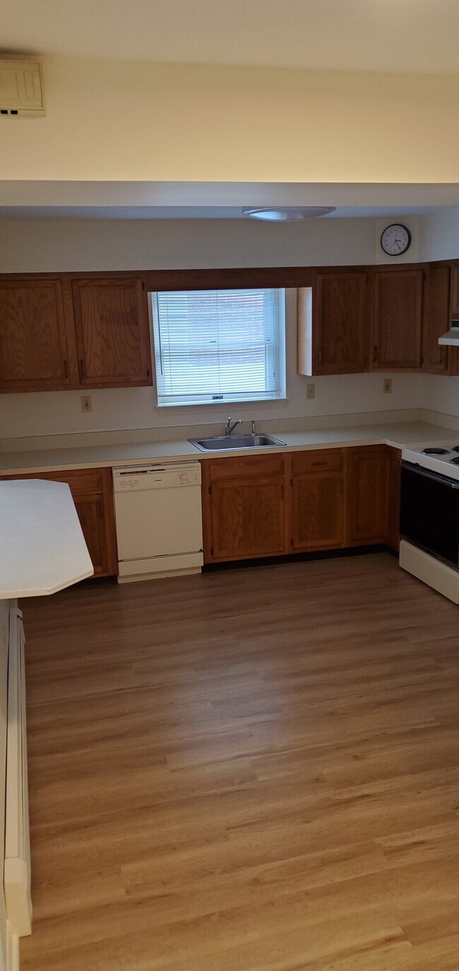 17 Intervale Ave unit 1st floor Intervale, White Plains, NY 10603 - photo 7