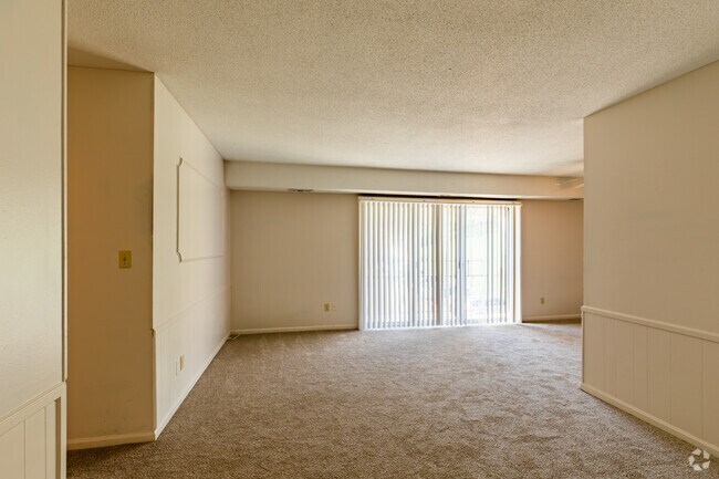 The Coachman Apartments, Lawrence, KS 66044 - photo 6