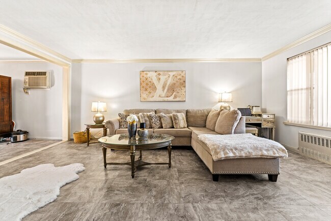 1318 E 58th St unit 1, Brooklyn, NY 11234 - photo 4