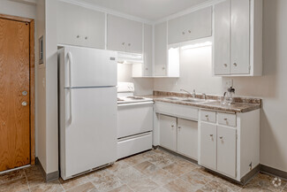 166 McCarrons Blvd N, Roseville, MN 55113