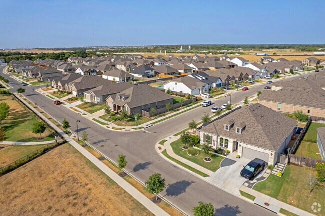 Homes in Carmel Creek of Hutto have smaller front yards and large spacious back yards.