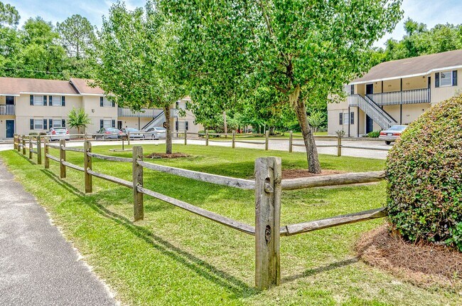 301 E Second St unit 19 SM, Springfield, GA 31329 - photo 3