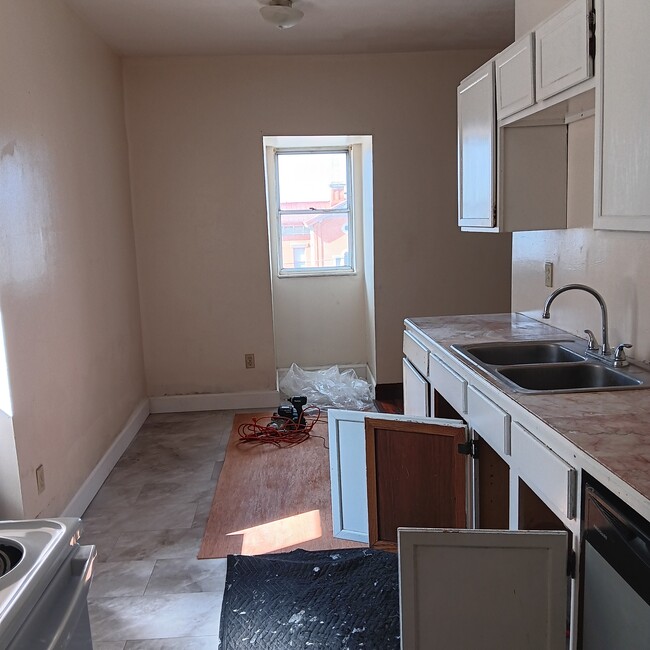 2214 Auburn Ave unit 3, Cincinnati, OH 45219 - photo 3