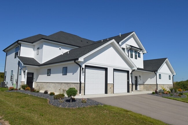 255 NW 3rd Ave, Monroe, WI 53566 - photo 2