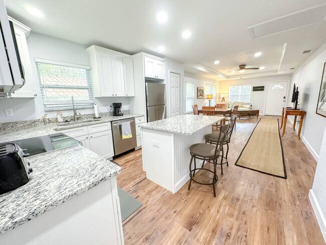 1004 SE 7th Ave unit ID1359094P, Gainesville, FL 32601 - photo 5