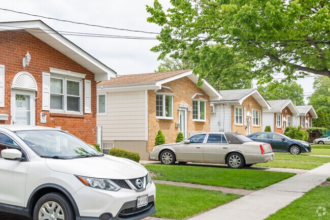 Oakwood is a peaceful, family-friendly neighborhood in Staten Island.