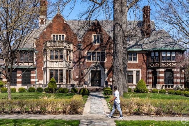Large, well maintained mansions in Boston-Edison date back to the turn of the century.