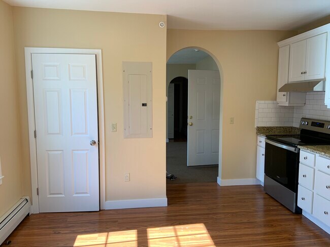 110 Ashburnham St unit 4, Fitchburg, MA 01420 - photo 3