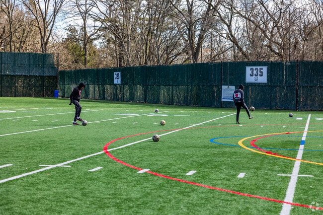 Woodbury Syosset park has athletic fields seasonal swimming pools and an outdoor ice rink.
