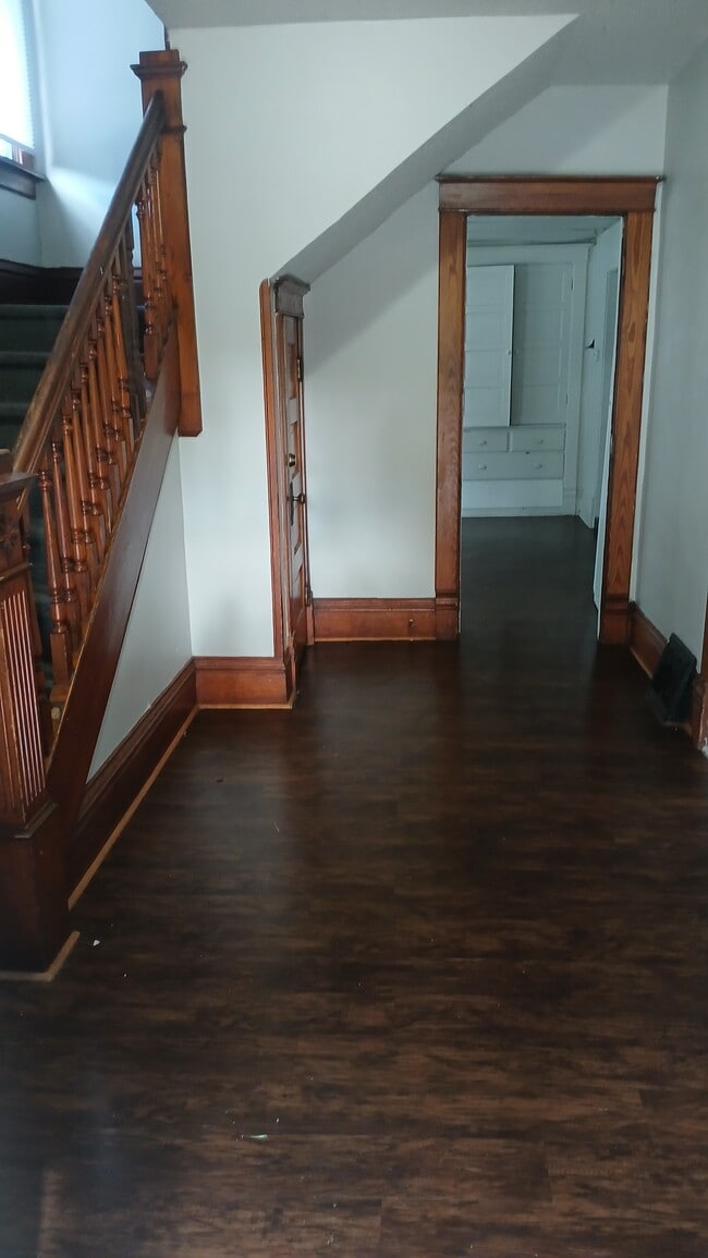 628 N Linn St unit 1, Iowa City, IA 52245 - photo 2