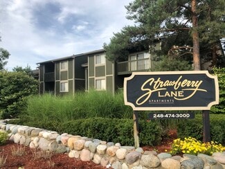 27466 Strawberry Ln, Farmington Hills, MI 48334