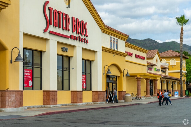 Stater Bros in De Anza, San Jacinto offers friendly service and a clean, well-stocked grocery store.