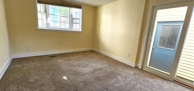 33 Pine St unit . 2, Burlington, VT 05401 - photo 2