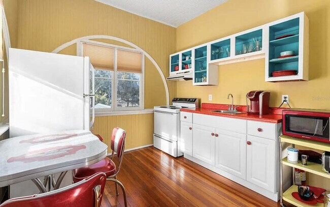 205 SE 7th St unit ID1359102P, Gainesville, FL 32601 - photo 4