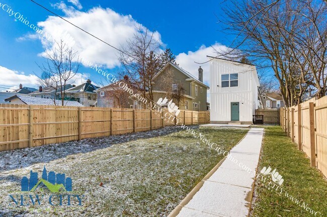 172 Whitethorne Ave, Columbus, OH 43223 - photo 6