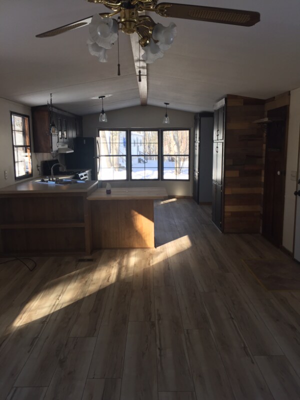 21 4th St, Kenduskeag, ME 04450