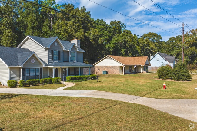 There is a variety of homes in Satsuma.