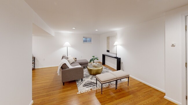 11522 Running Cedar Rd, Reston, VA 20191 - photo 2