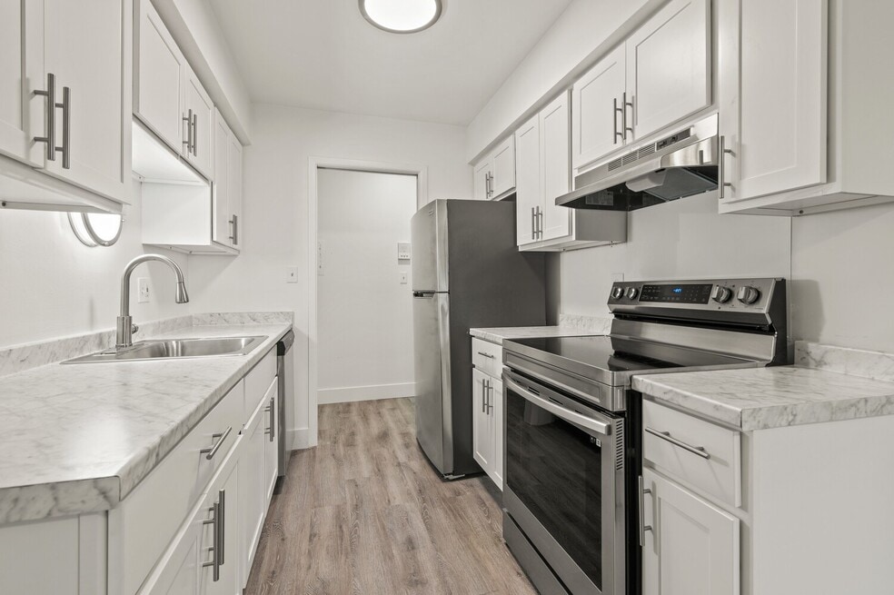 Carriage Hill Apartments - Dearborn Heights, MI, Dearborn Heights, MI 48127 - photo 1