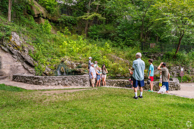 Pearcy is a fairly quick drive from Hot Springs National Park.