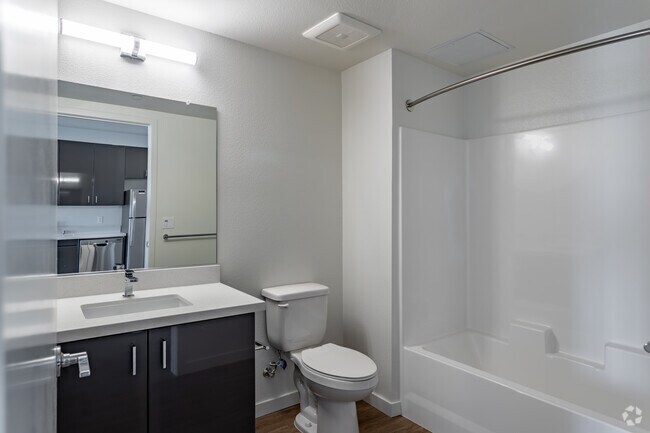 Studio - 570SF