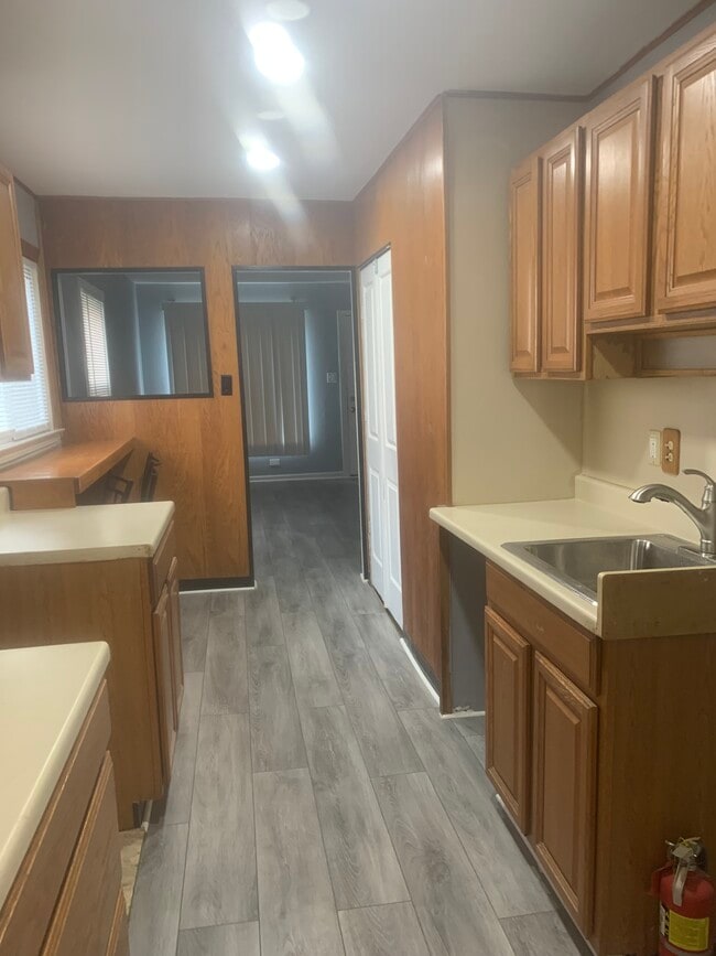 11055 Chapp Ave, Warren, MI 48089 - photo 6