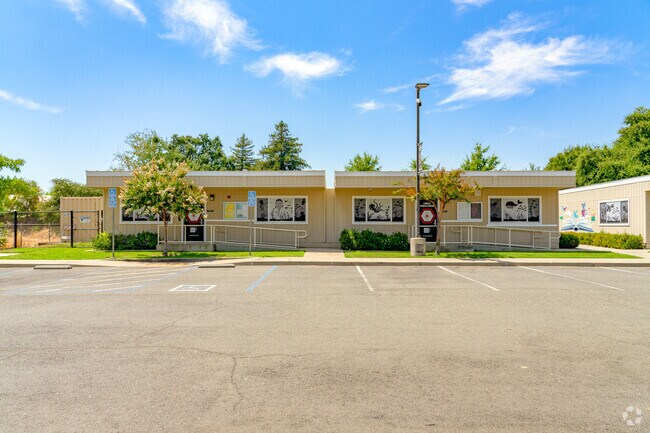 Kids live Linda Elementary School.