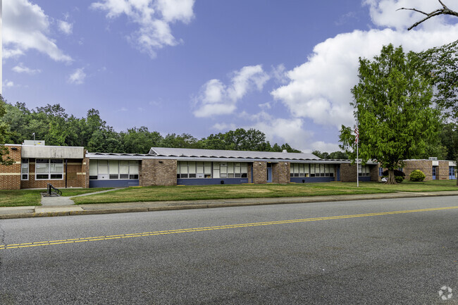 Theunis Dey School inspires a strong sense of community in the neighborhood.