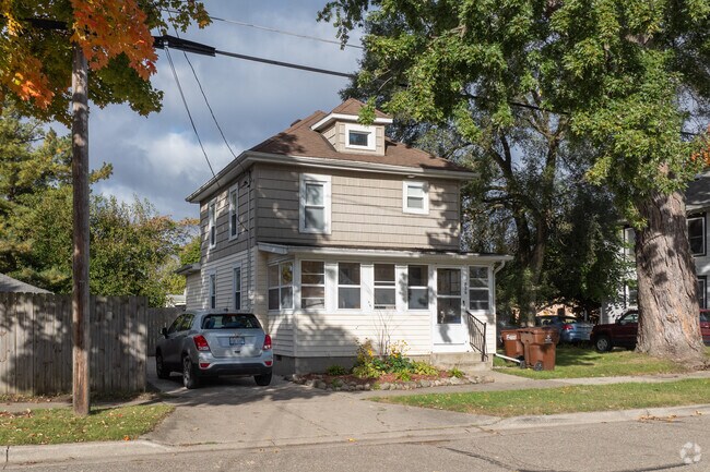 Window lined porches are very common among the American Foursquare homes.